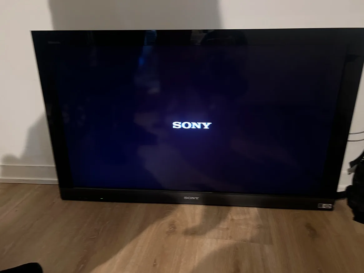 Sony  40” LCD TV image indicator(2)