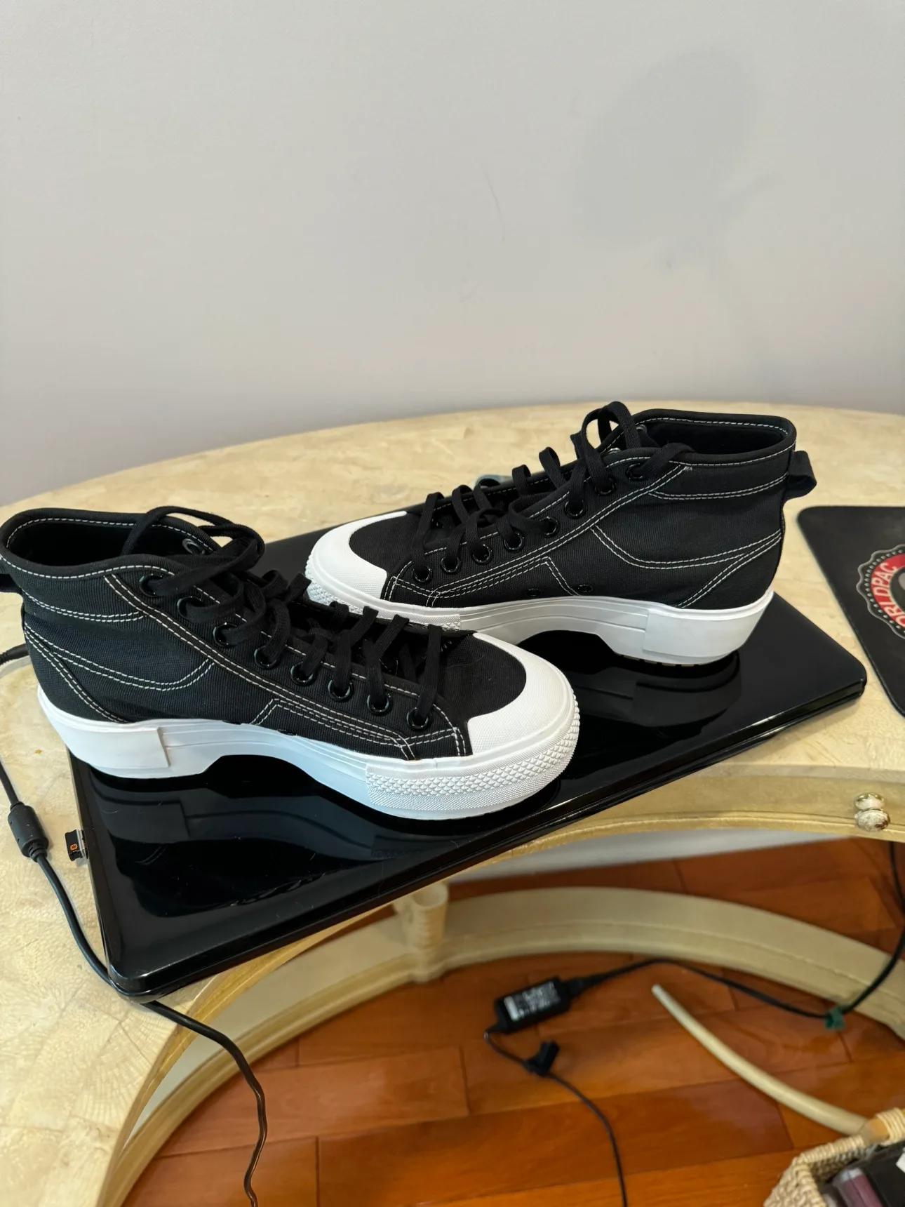 Brand new Adidas women’s fashion sneakers image indicator(5)