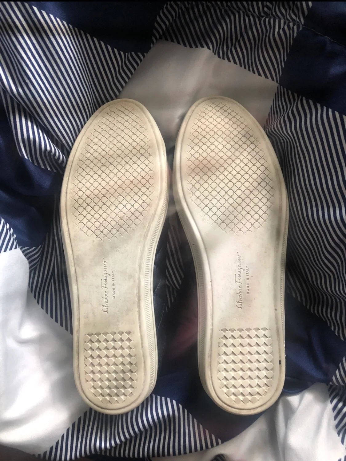 Salvatore Ferragamo women’s Flats image indicator(6)