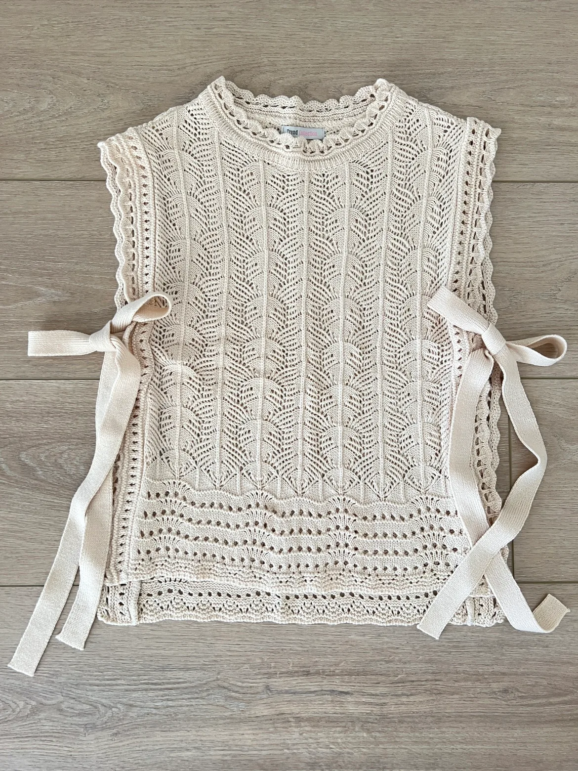 Knit vest thumbnail