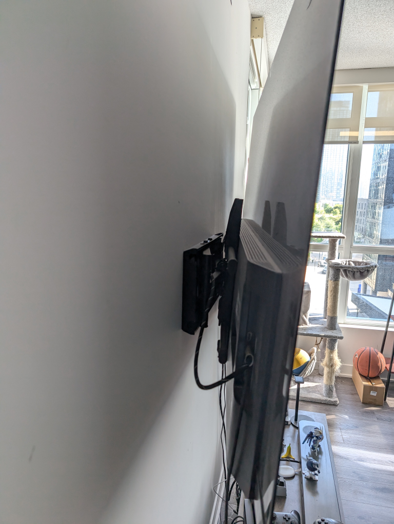 LG C9 OLED 65" with wall mount