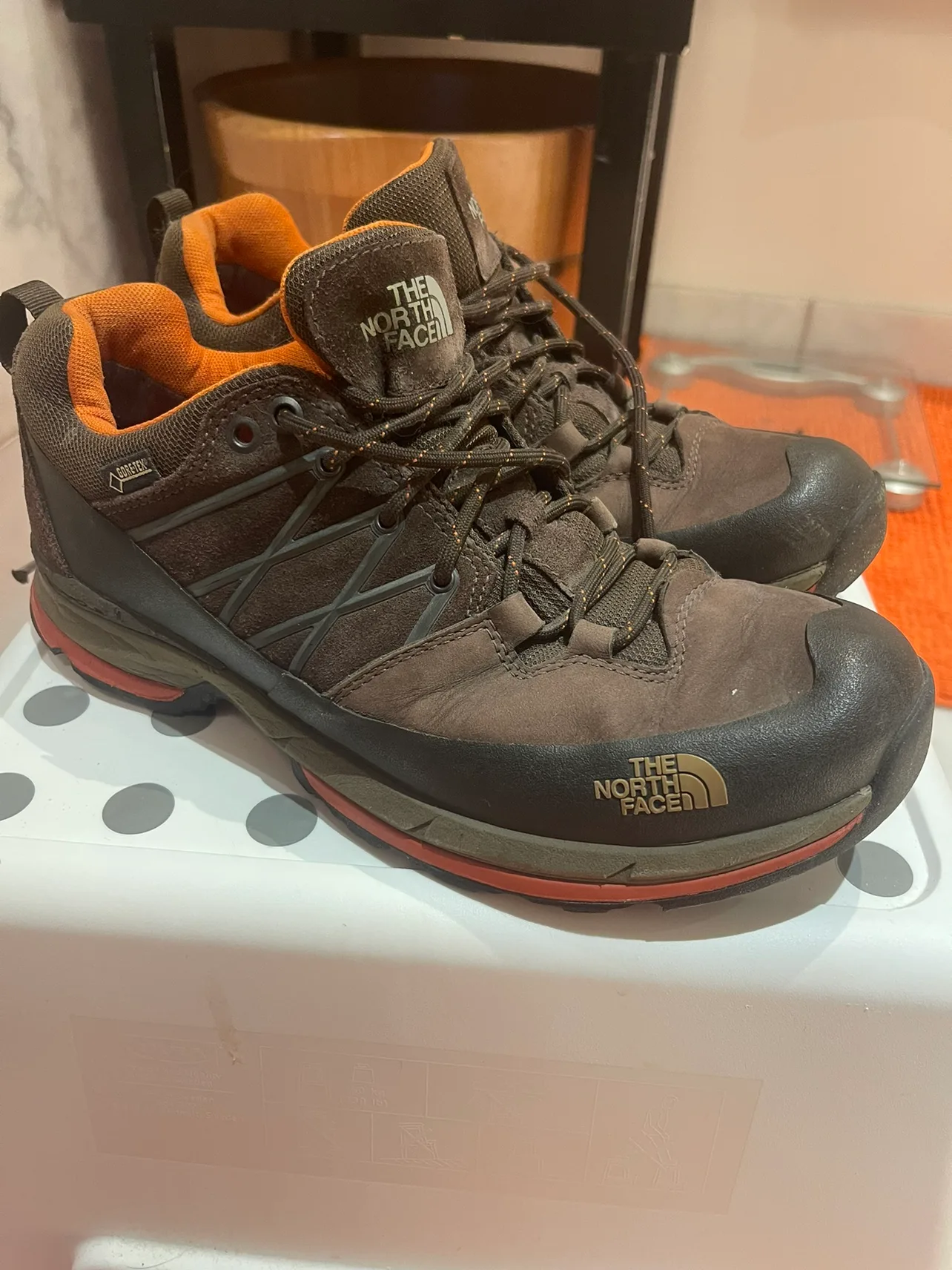 North Face goretex Hiking men size 10 thumbnail