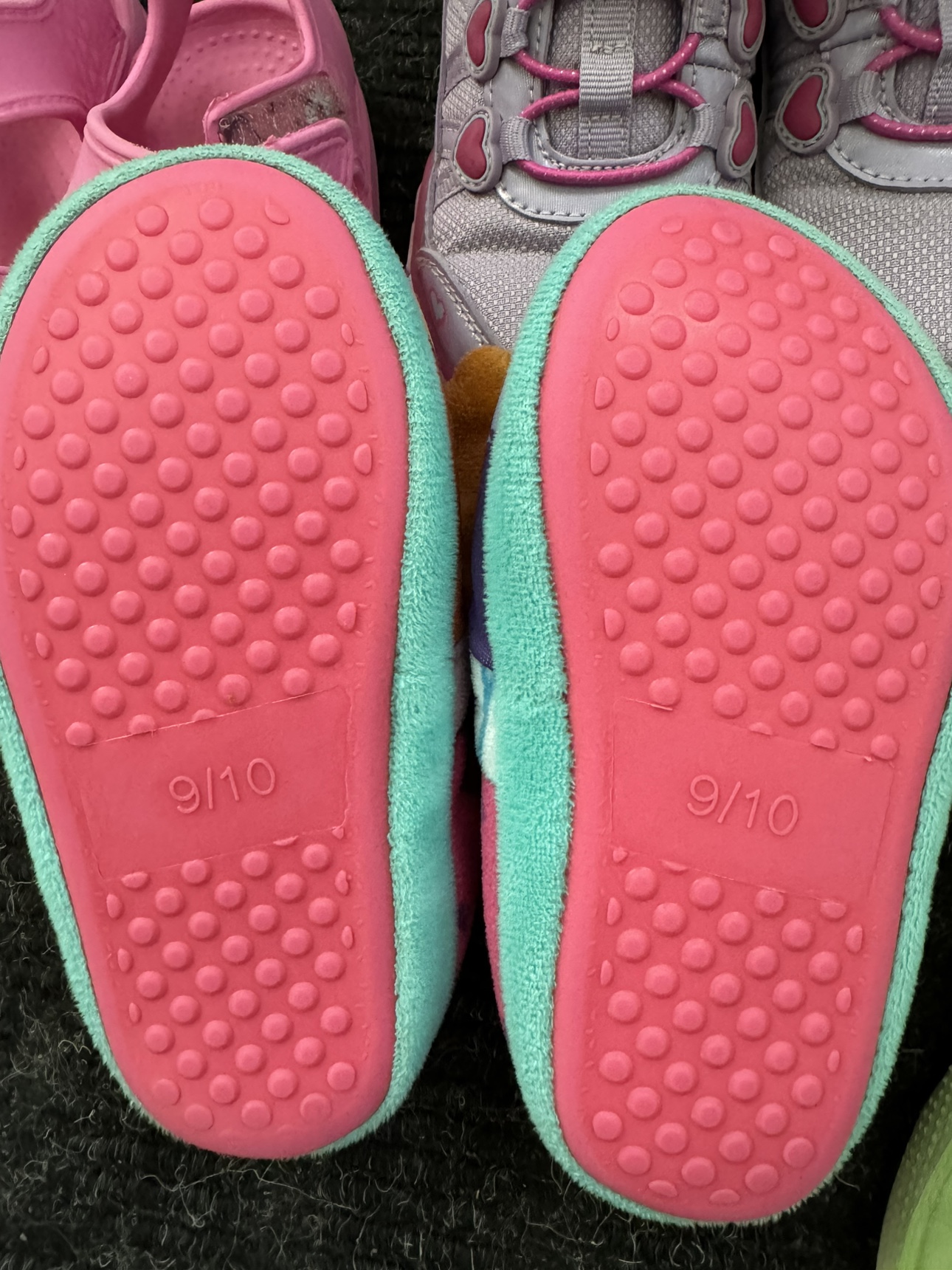 Girls Shoe Bundle 5 pairs for 20$, size 10 - photo 3