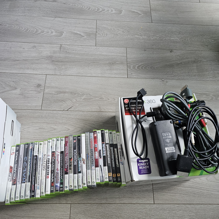 Xbox 360 250 GB Console with Games and Accessories - photo 3