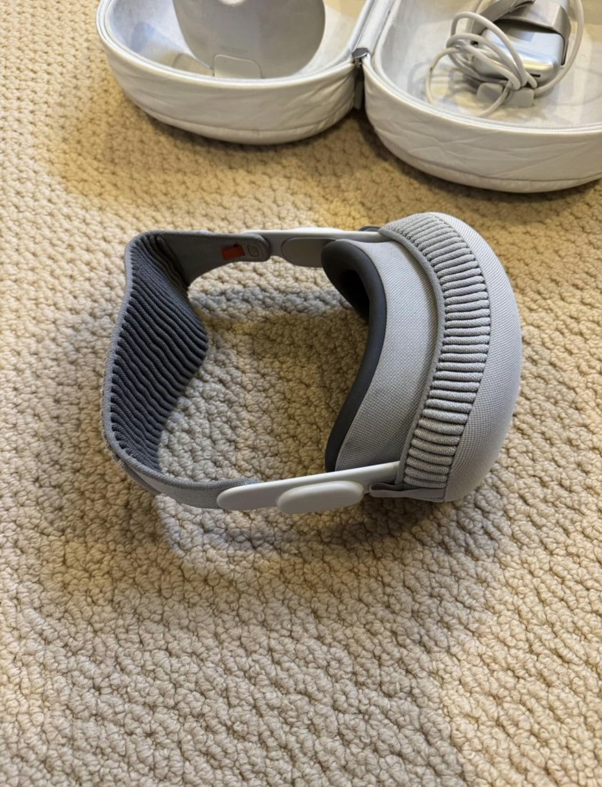 Apple Vision Pro - photo 2
