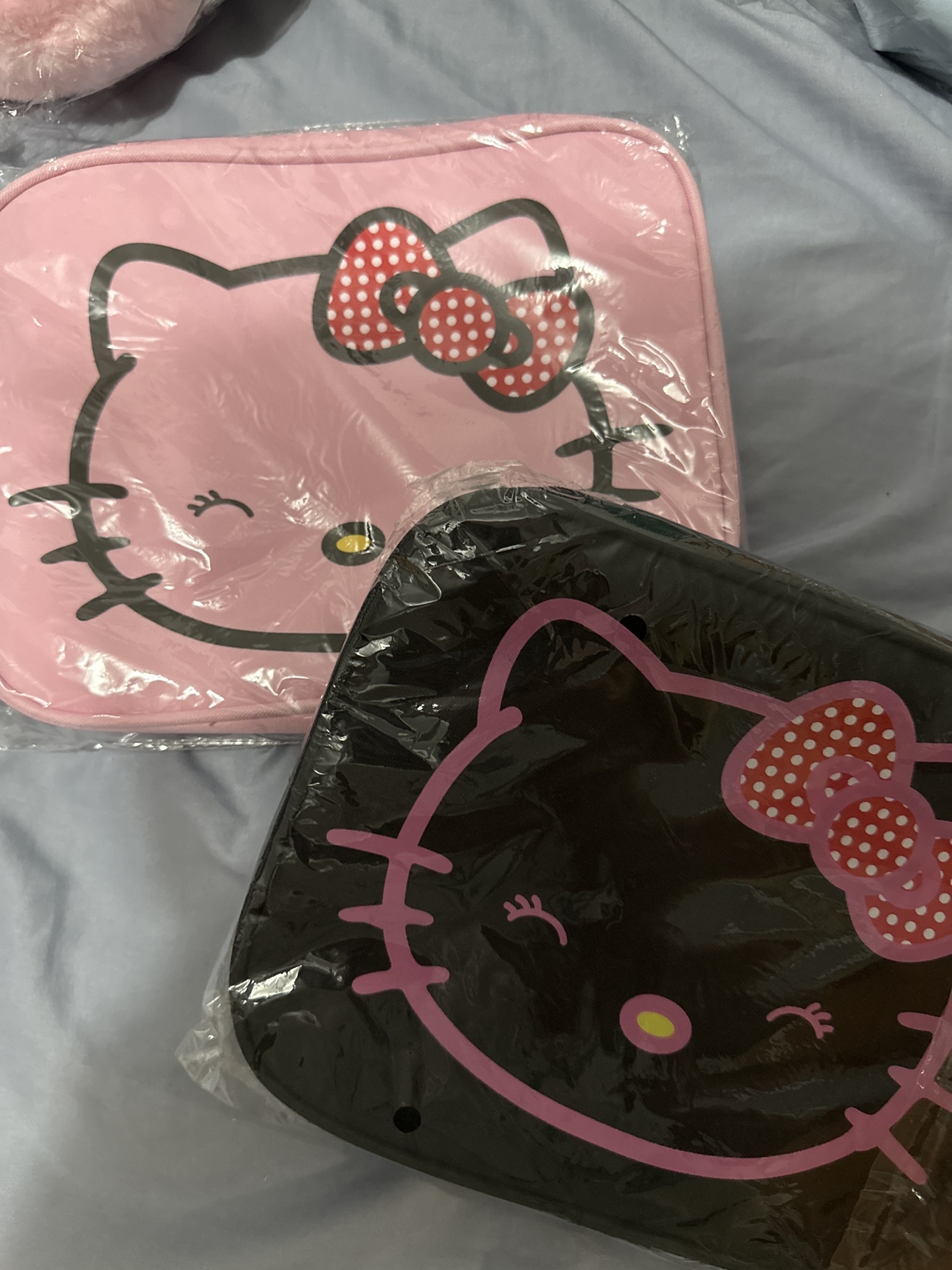 Hello Kitty Makeup Bags - photo 2