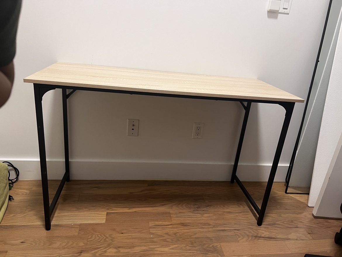 Desk - photo 3