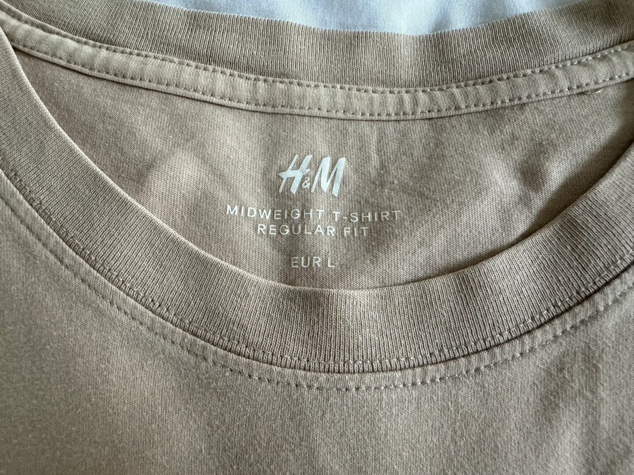 H&M Men’s Midweight T-Shirt image indicator(3)