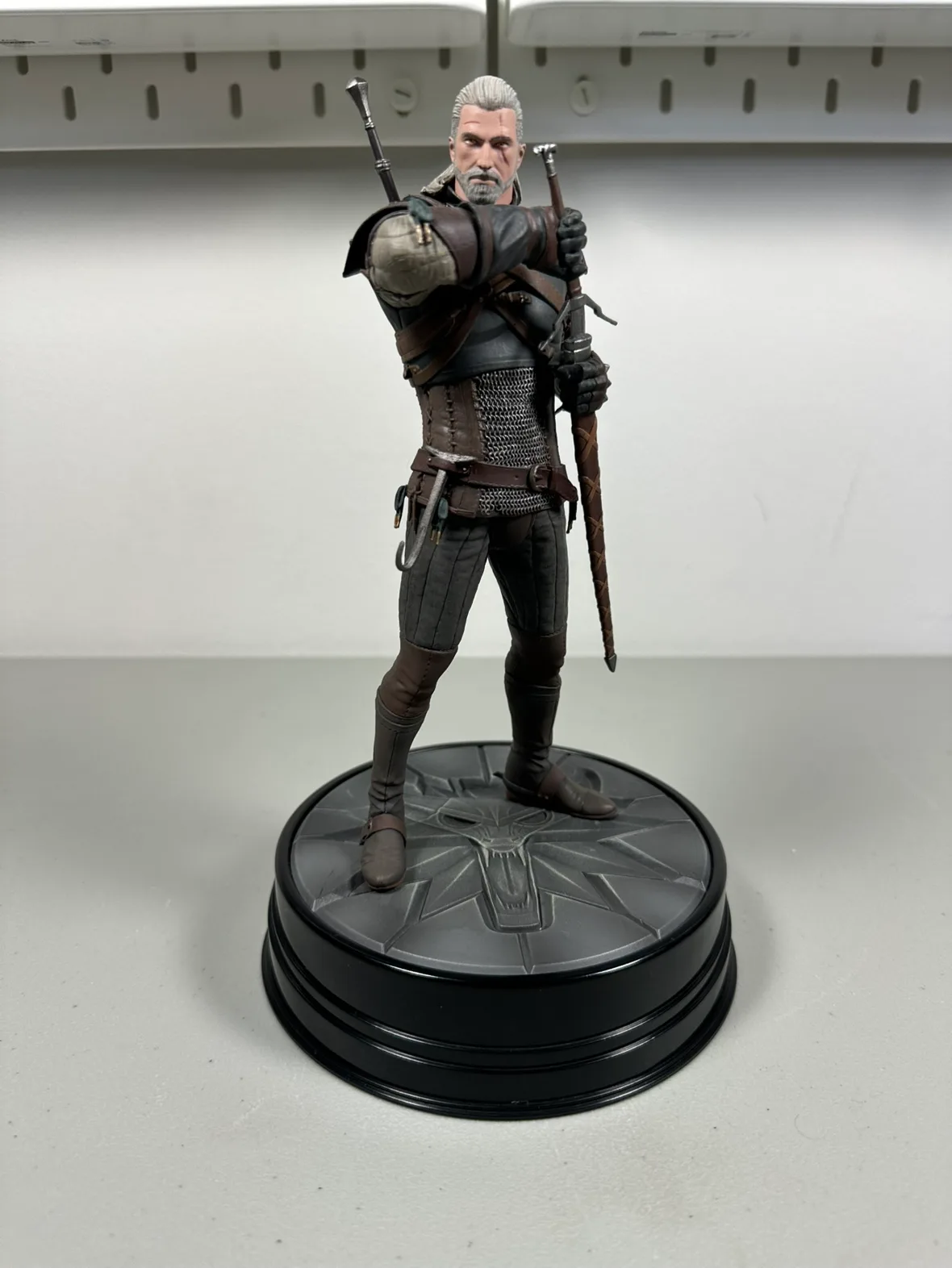 The Witcher 3: Wild Hunt Geralt and Ceri Statues thumbnail