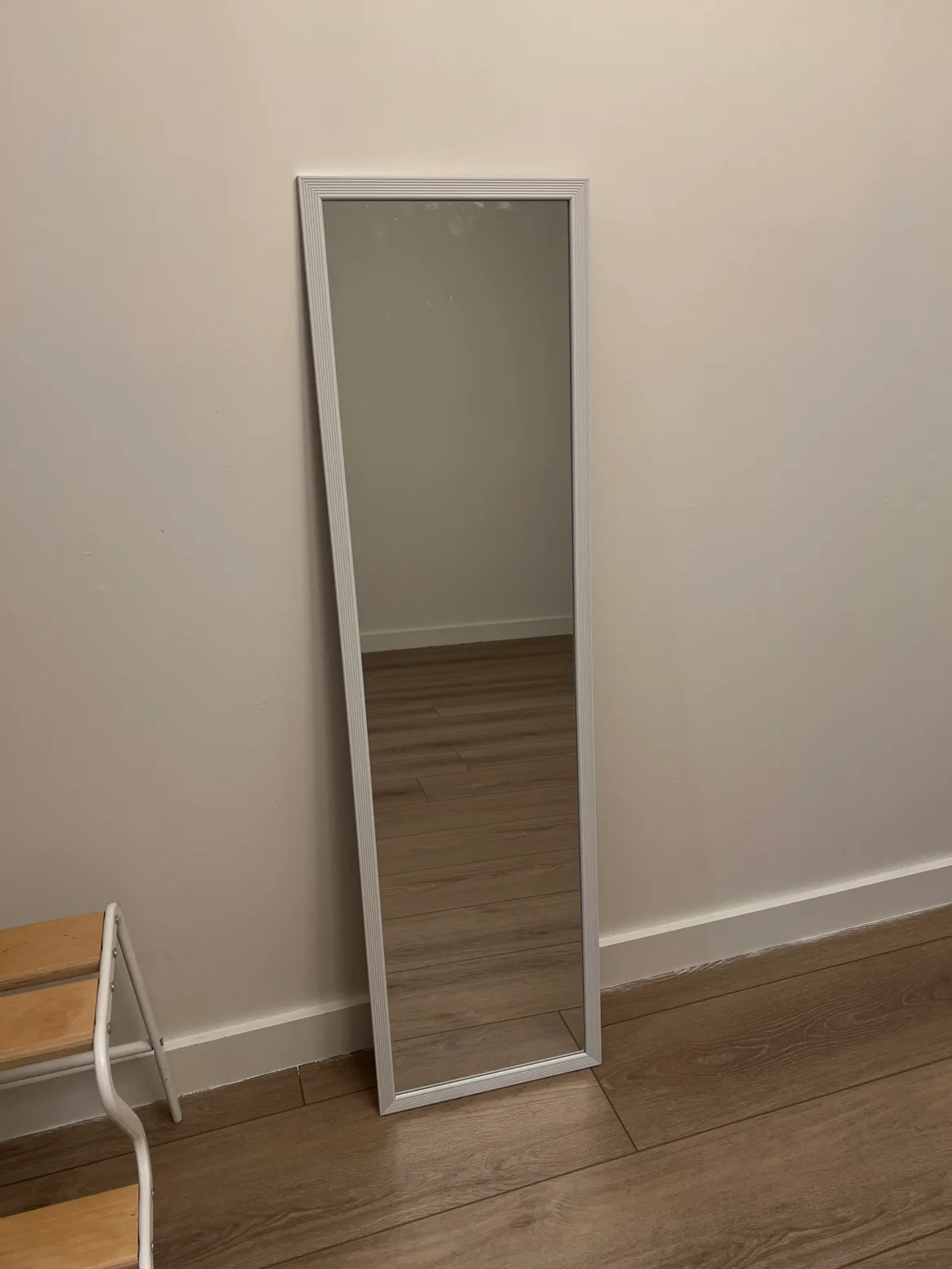 White Mirror thumbnail
