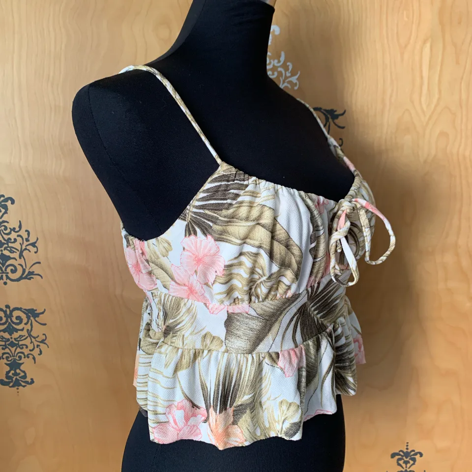 NEW Spaghetti Strap Crop Top image indicator(6)