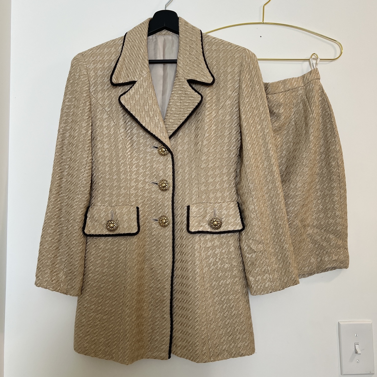 40s Vintage Tan Suit (Blazer & Skirt) - photo 2