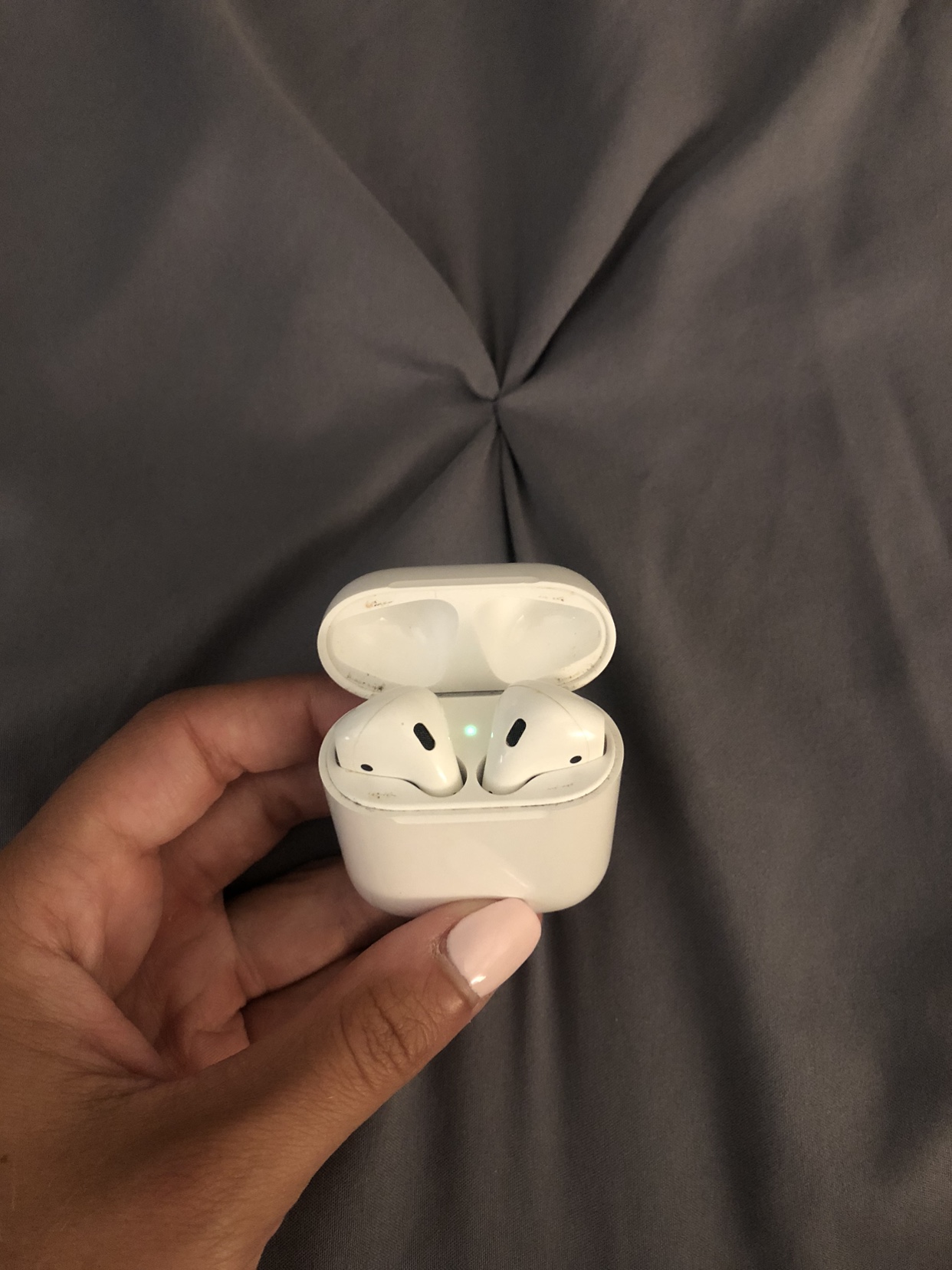 Apple AirPods 2nd Generation - photo 3