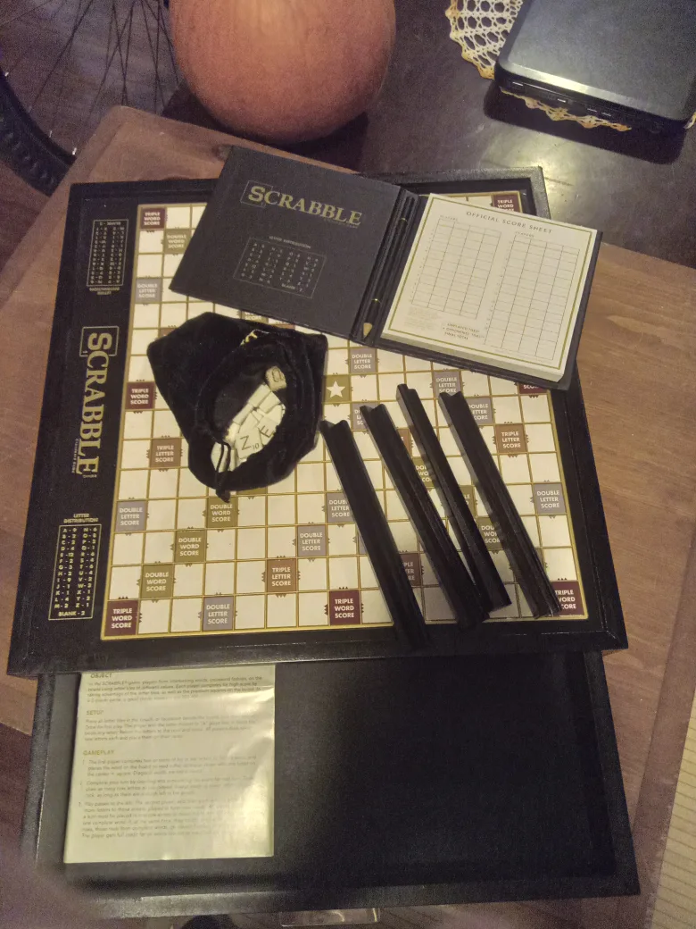 Scrabble Luxe Edition Game image indicator(2)