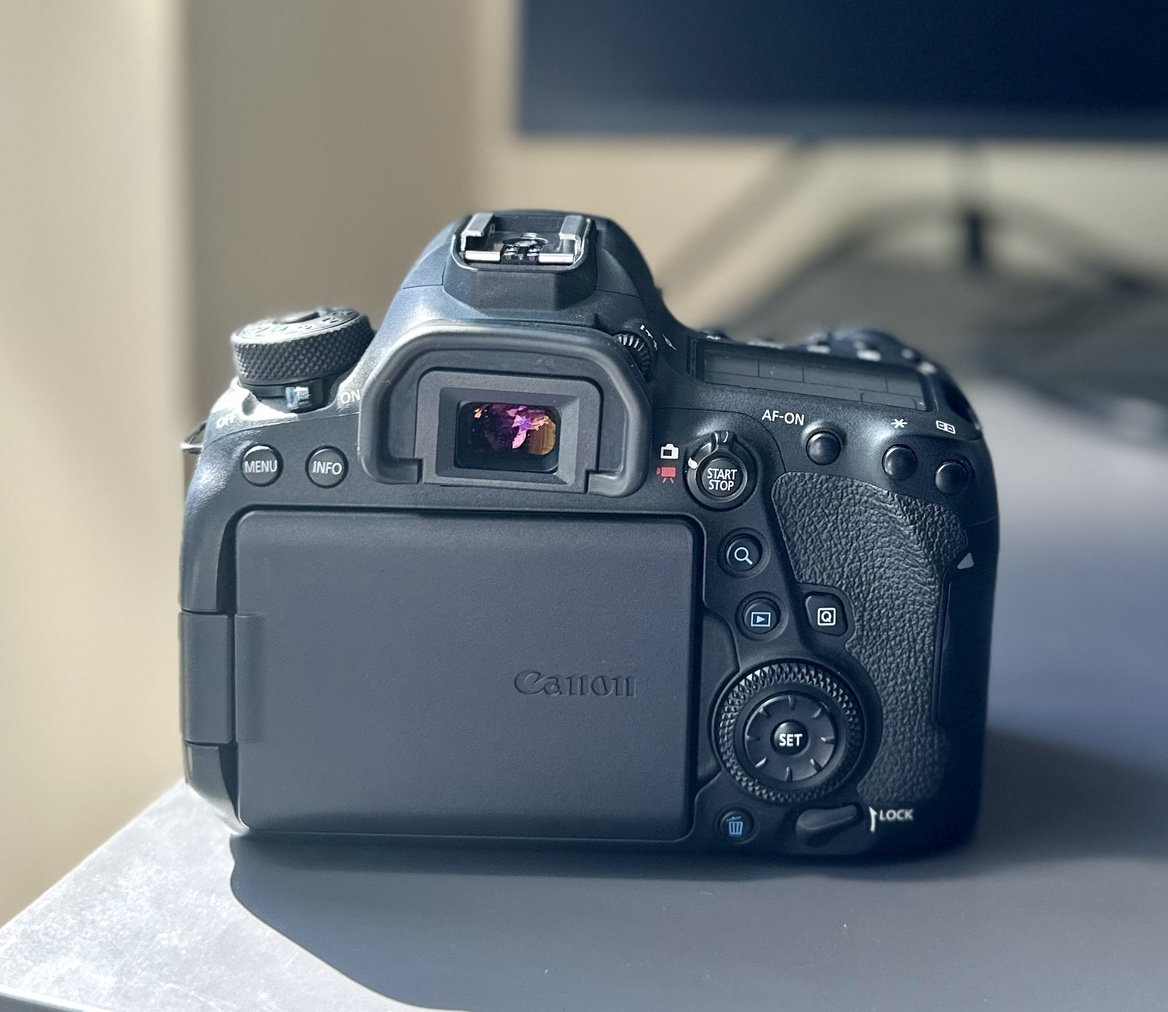 Canon EOS 6D Mark II Camera with 50mm Lens - photo 4