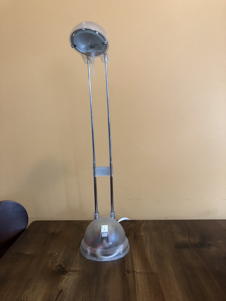 Extendable desk lamp