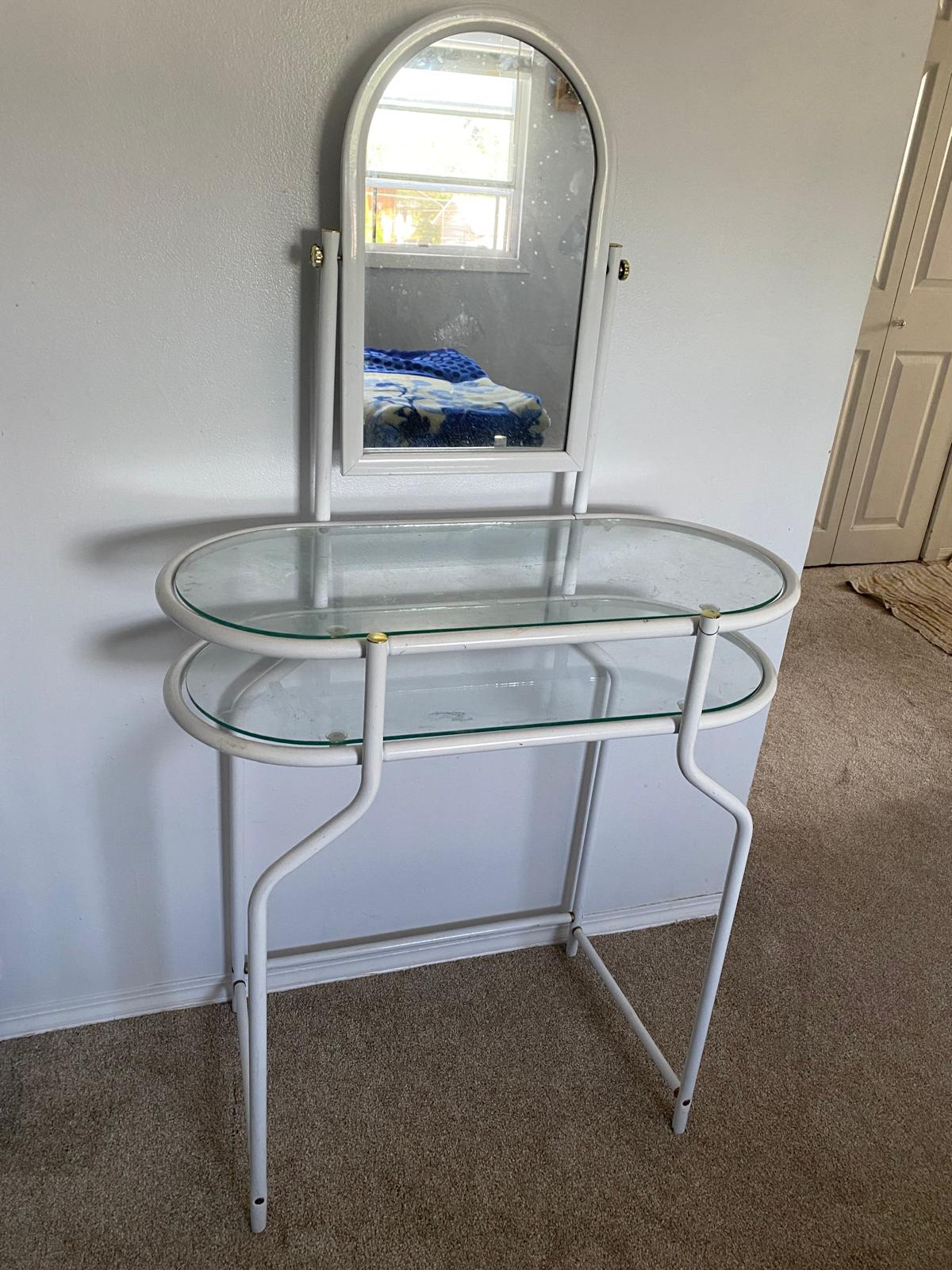 White Vanity Table - photo 3