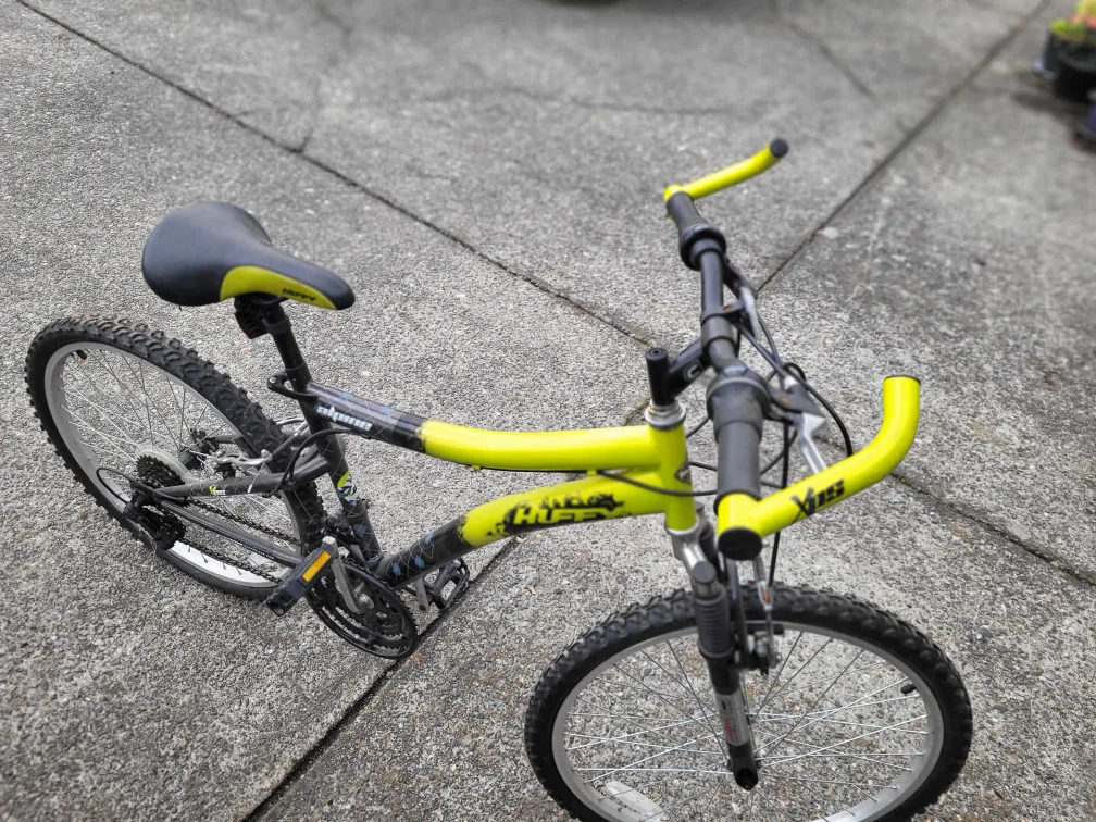 Huffy Mountain Bike - 18 Speed image indicator(9)