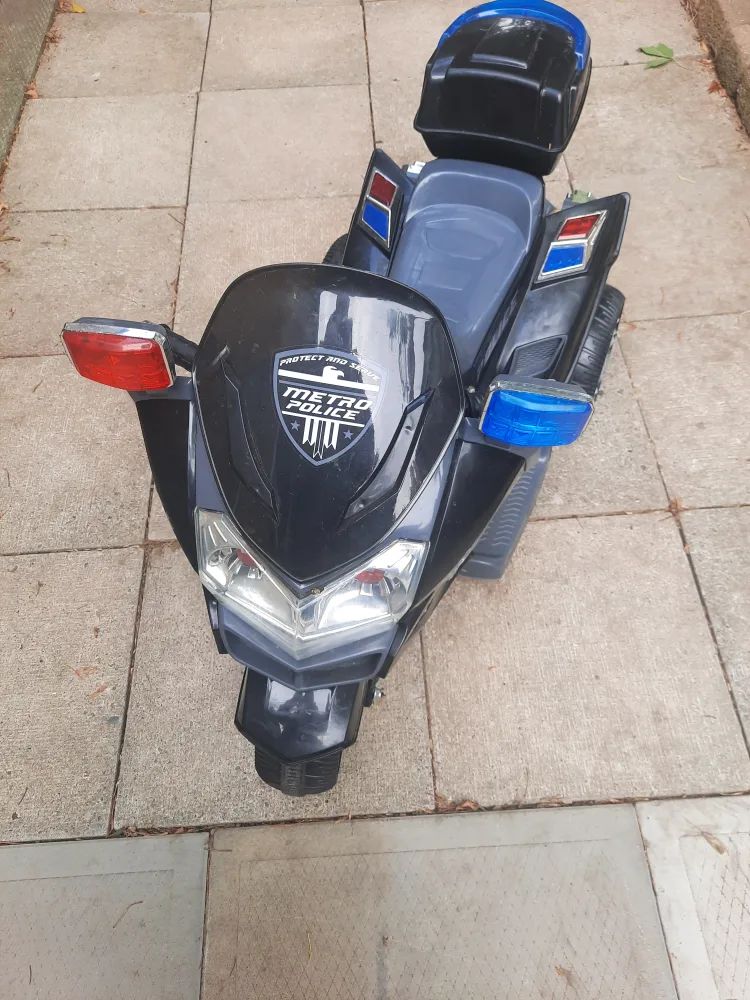 kid's battery operated trike police car (PLs READ DESCRIPTION) image indicator(3)