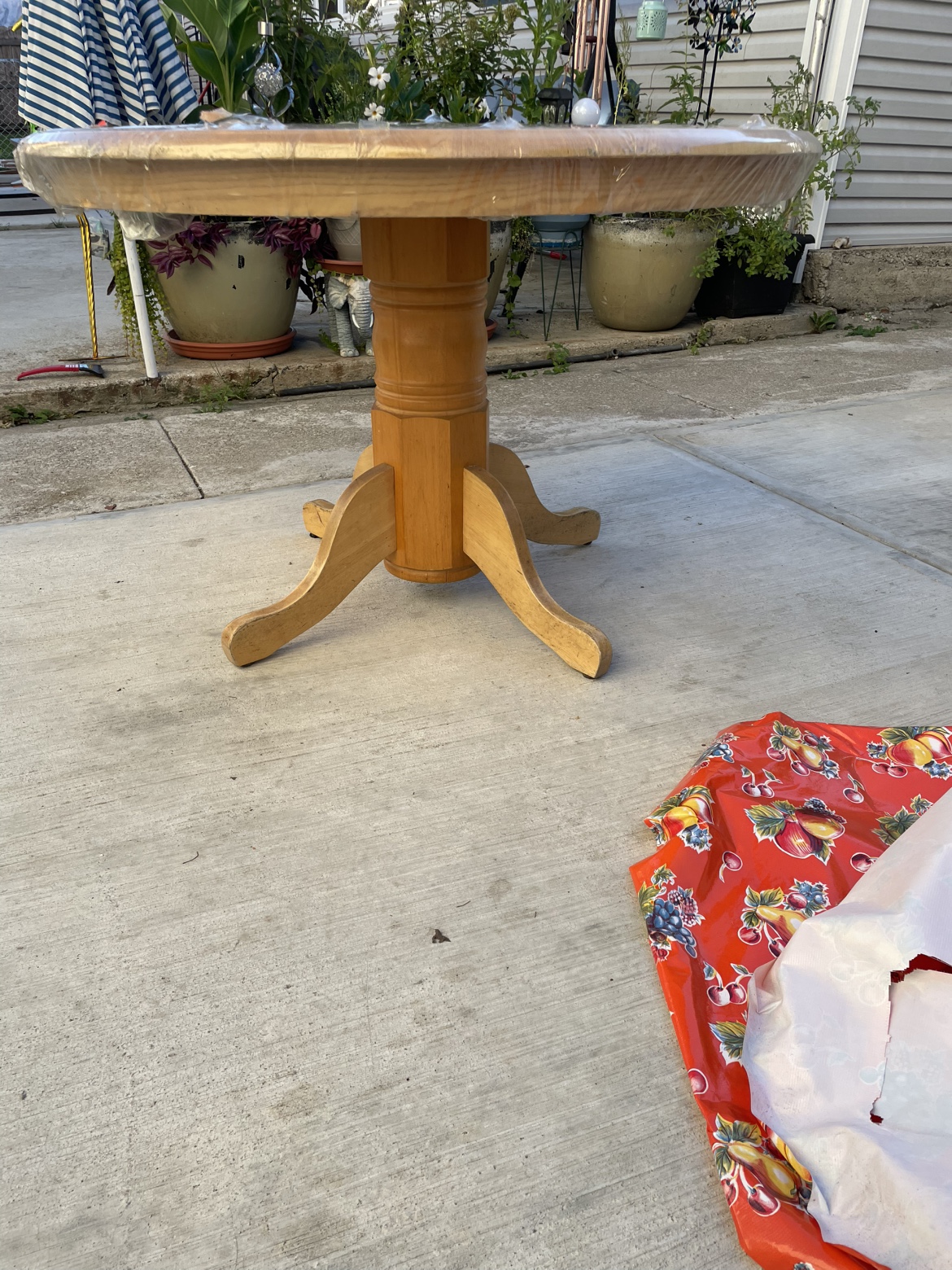 Round Wooden Table - photo 4