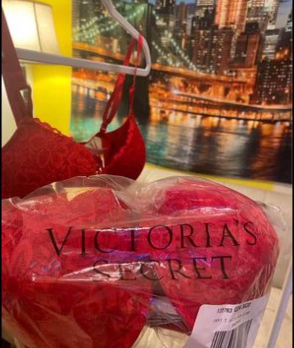 Victoria's Secret Red Lace Bra - photo 4