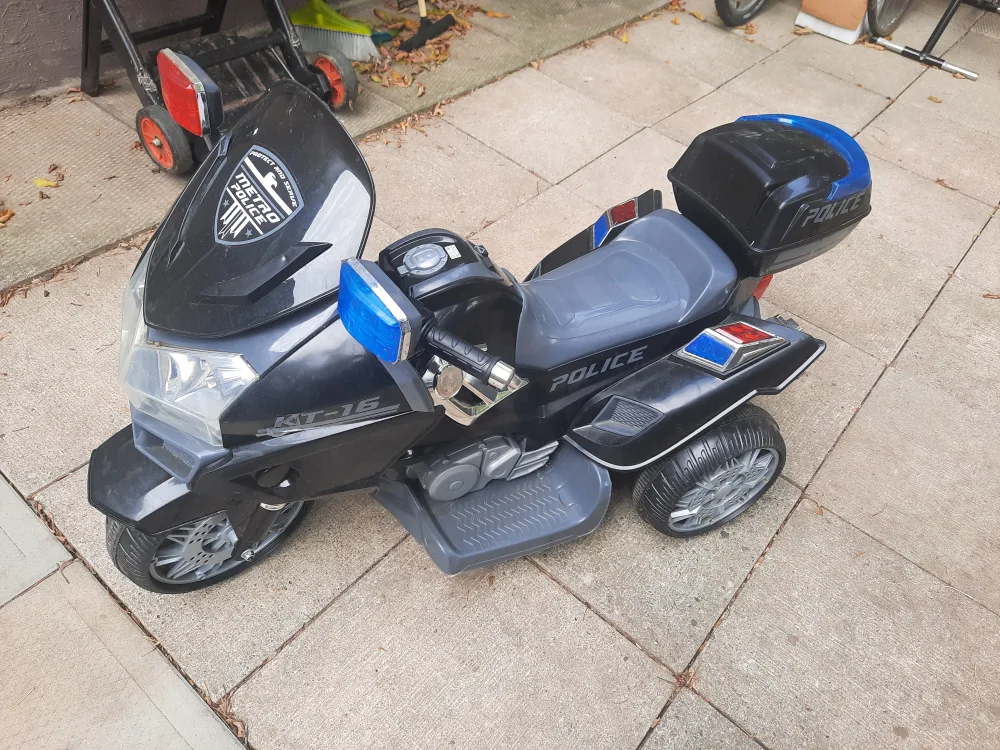 kid's battery operated trike police car (PLs READ DESCRIPTION) image indicator(2)