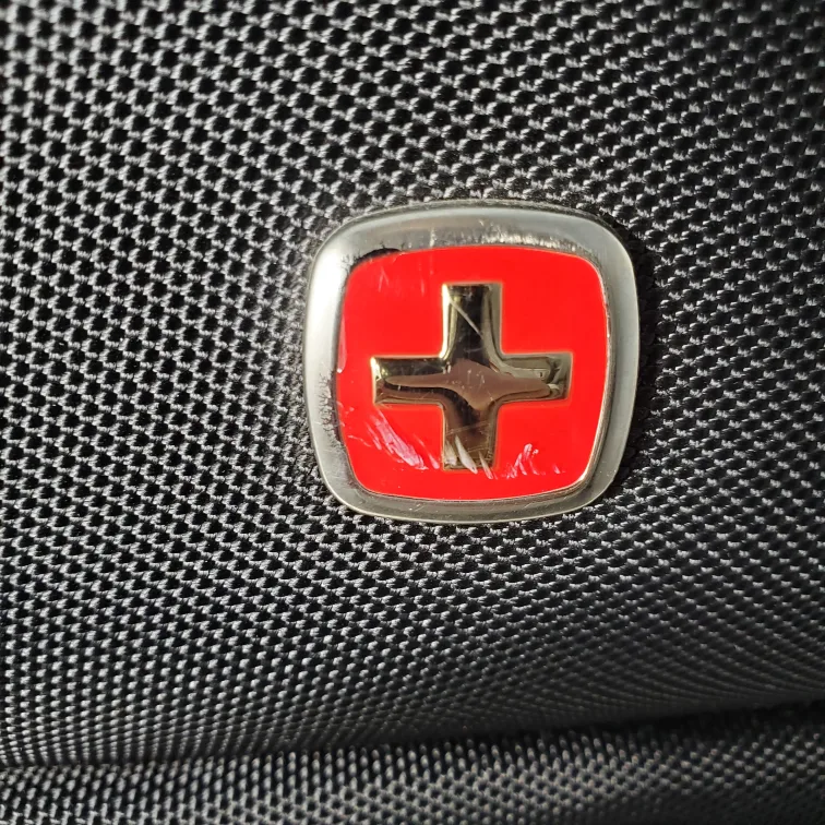 SwissGear Rolling Carry-On Suitcase image indicator(3)