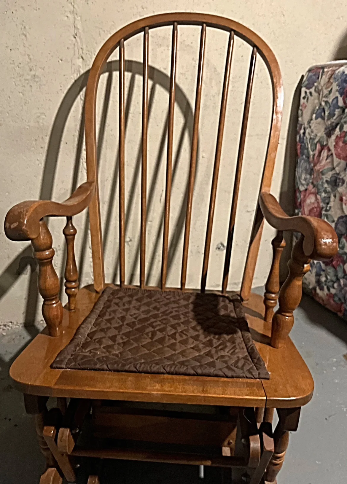 Wooden Glider Rocker image indicator(3)