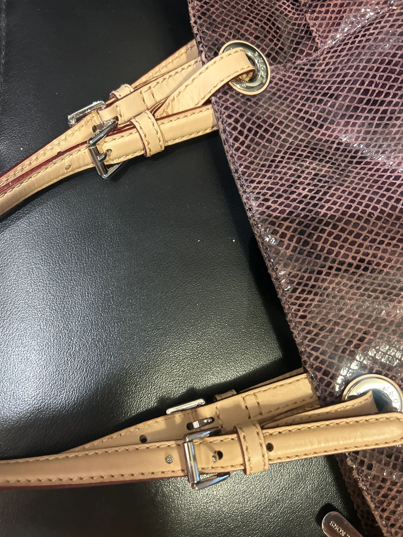 Michael Kors Snakeskin Printed🐍 Tote image indicator(9)