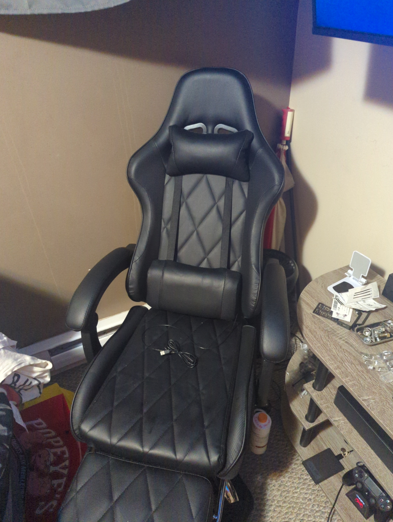 Gaming Chair with Footrest