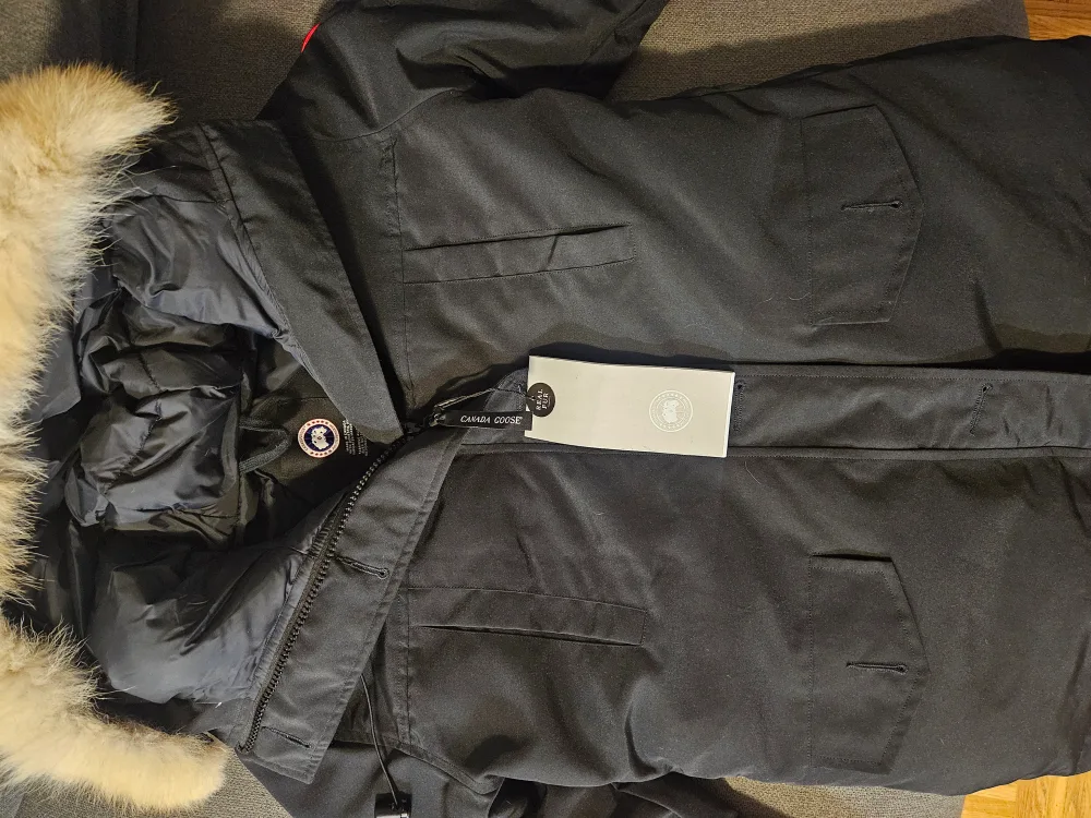 Canada Goose Unisex Black Winter Jacket image indicator(3)