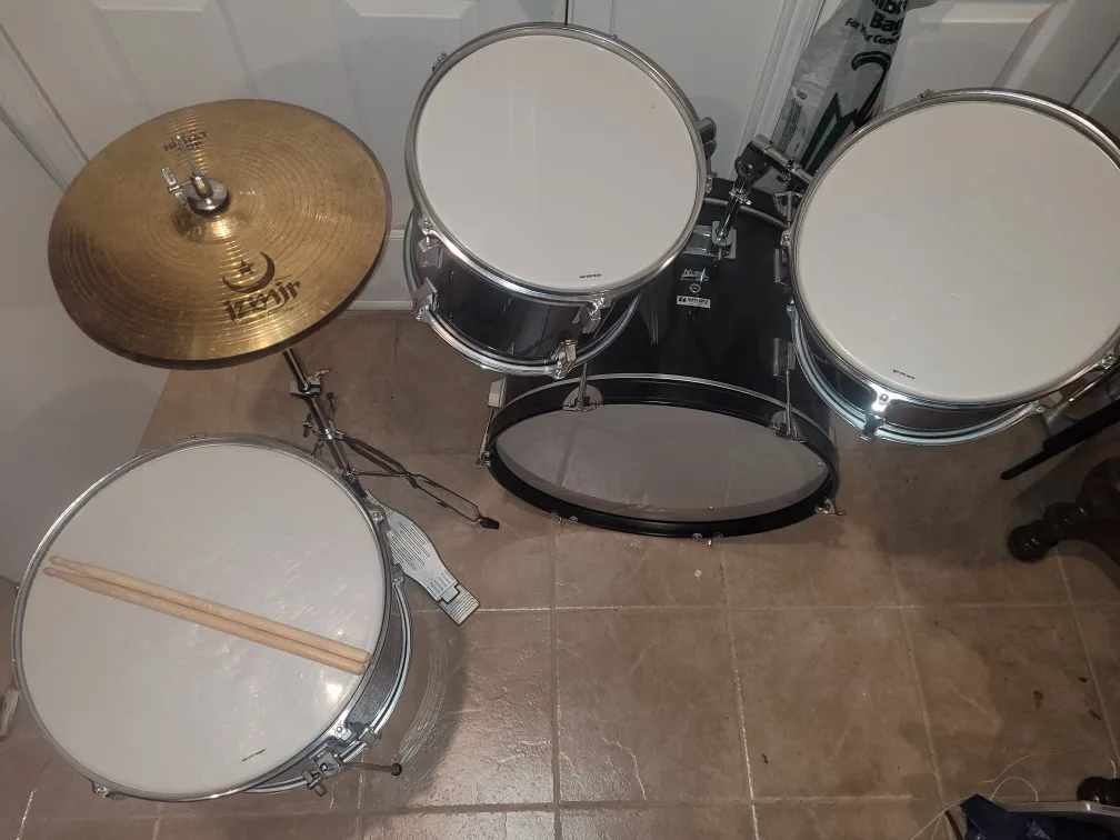 Make an offer!!! 5 piece Westbury Drum Set image indicator(2)