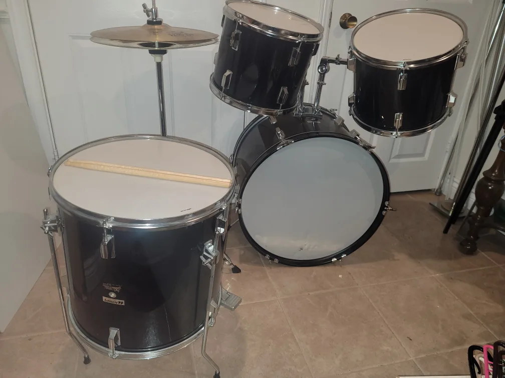 Make an offer!!! 5 piece Westbury Drum Set image indicator(3)