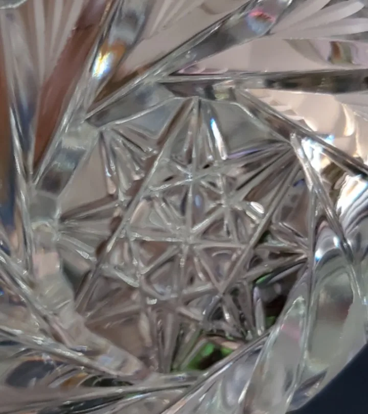 Vintage  Large Crystal Cut Bowl image indicator(2)