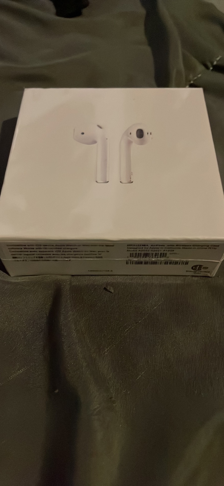 Apple AirPods with Wireless Charging Case