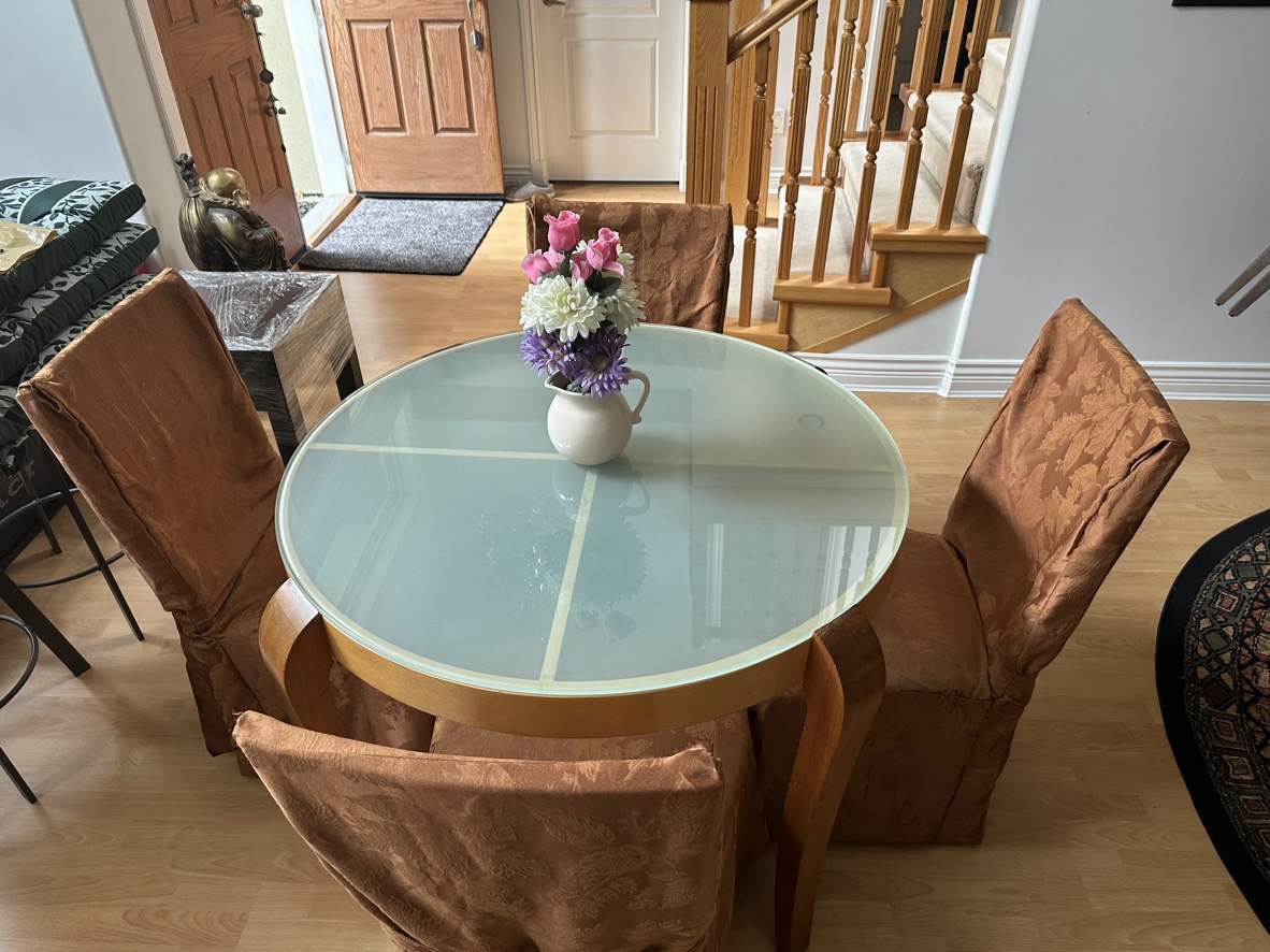 Solid wood dining Round Table and 4 Chairs