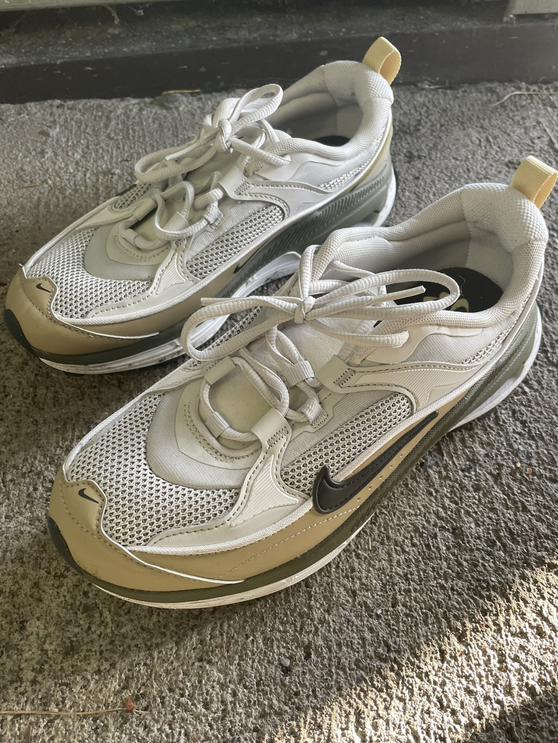Nike Air Max Bliss 8.5