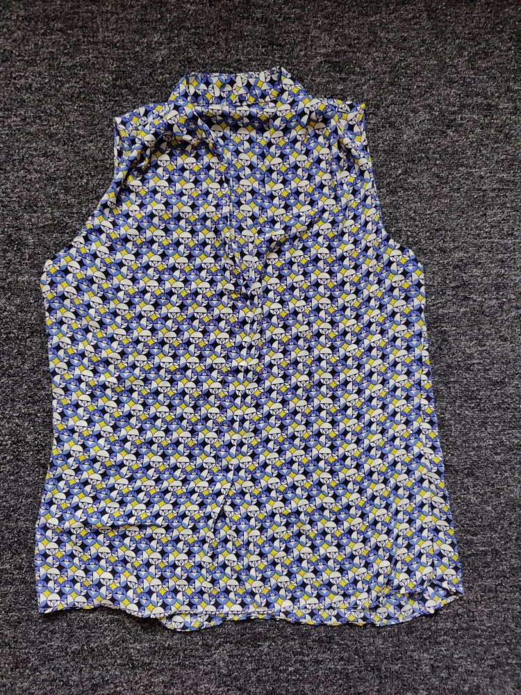 Geometric Print Sleeveless Blouse, Size M thumbnail