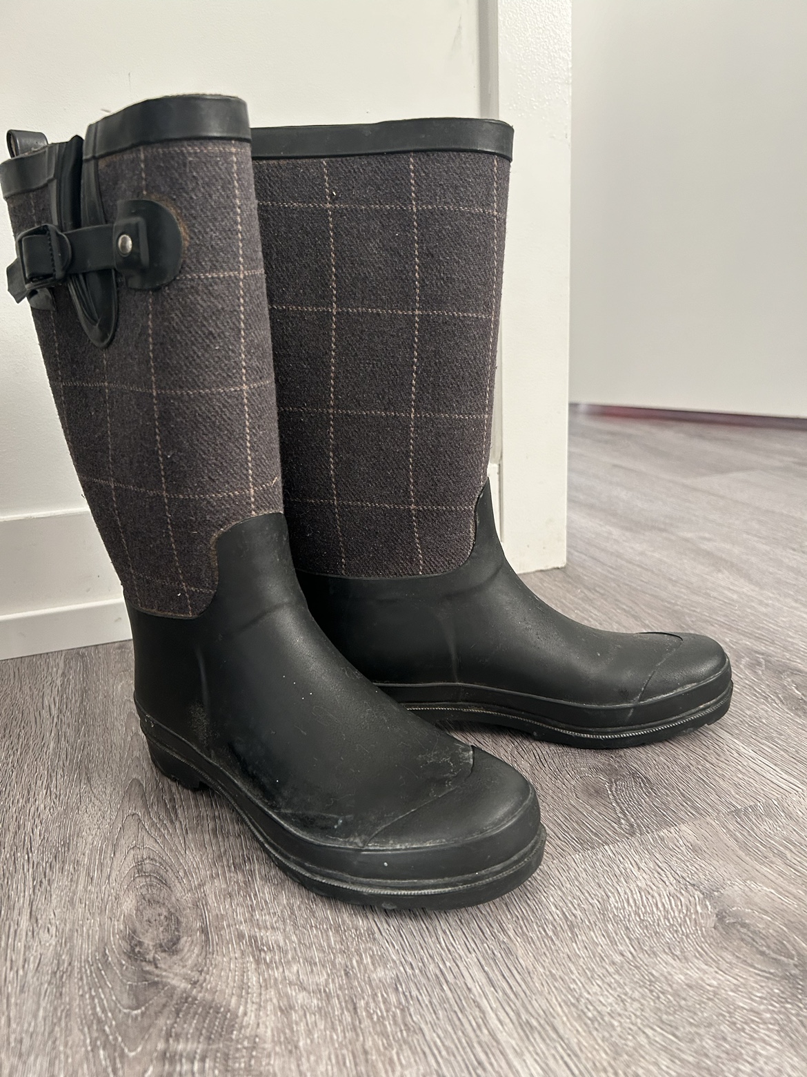 Black and Grey Plaid Rain Boots size 37