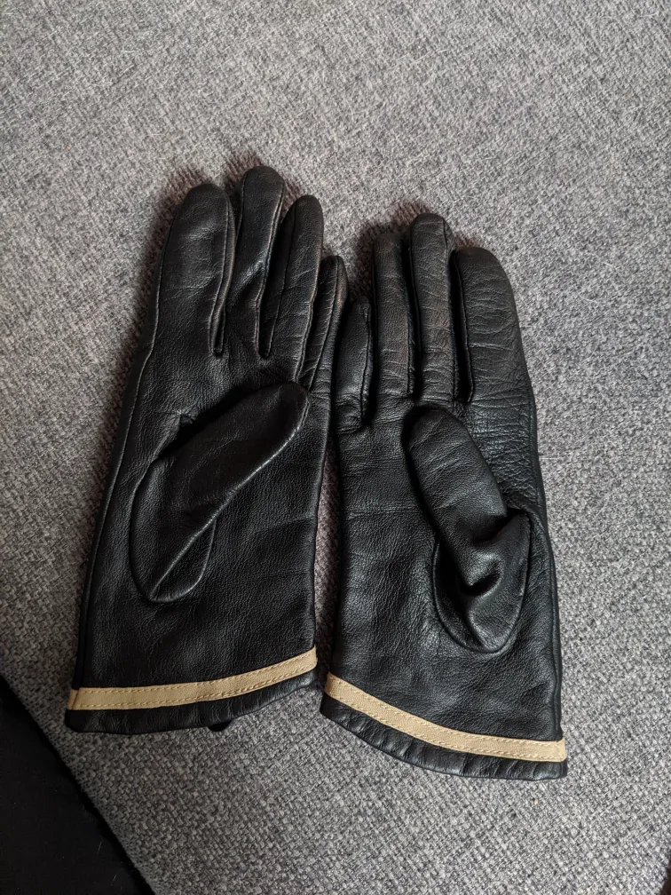 danier leather gloves image indicator(3)