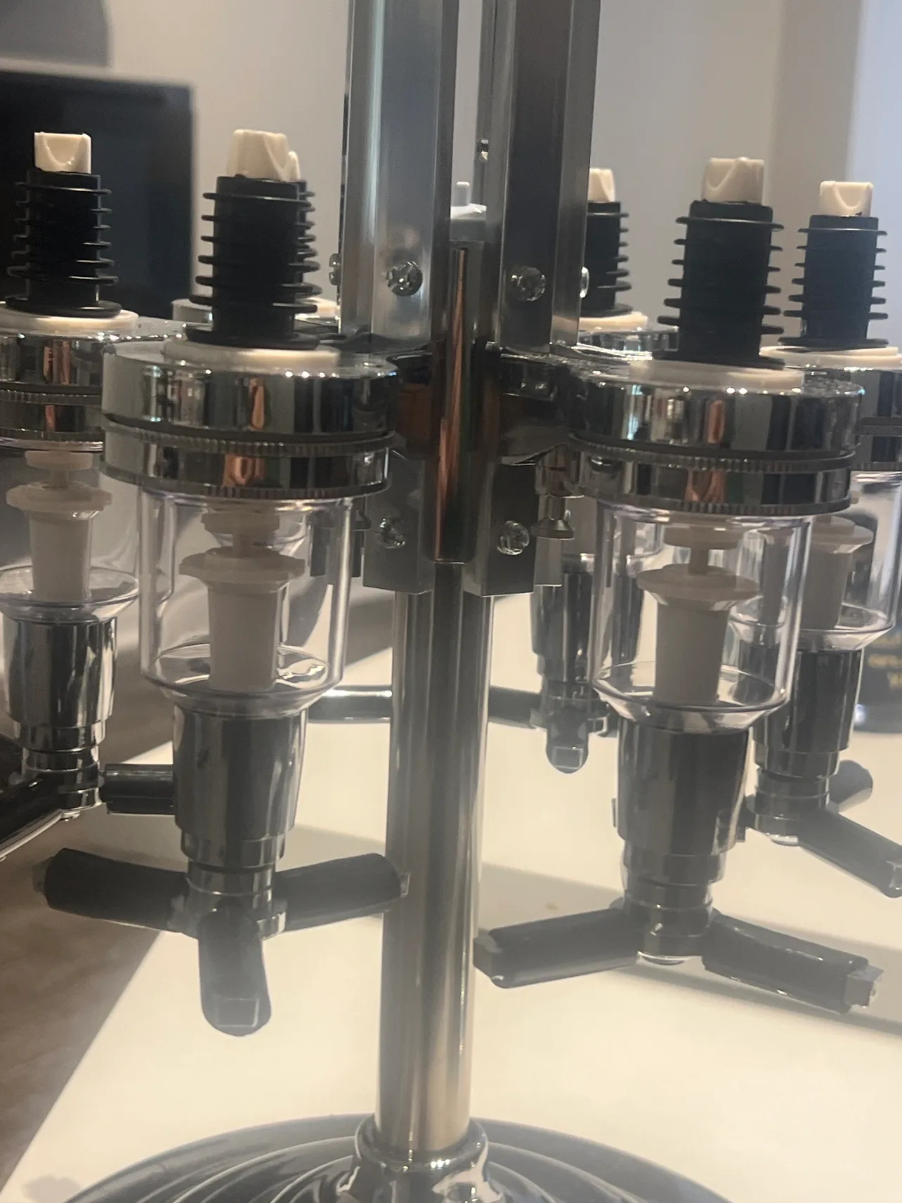 6 Bottle Rotary  Liquor Dispenser image indicator(3)