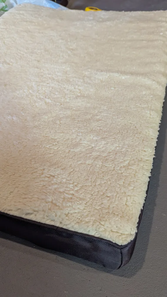 Large Fluffy Padded Dog Bed Brand New image indicator(3)