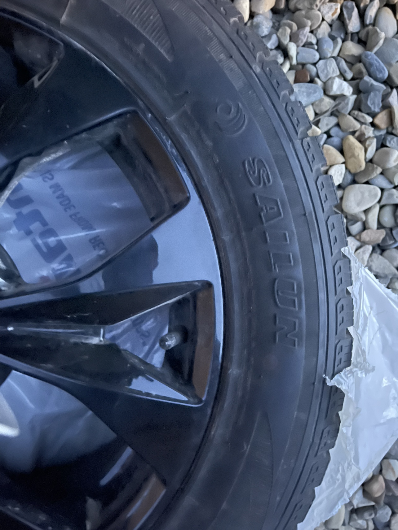 Set of 4 Winter Tires and Alloy Rims - photo 3