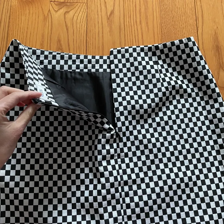Ricki’s Black & White Checkered Skirt - Size 6 image indicator(3)