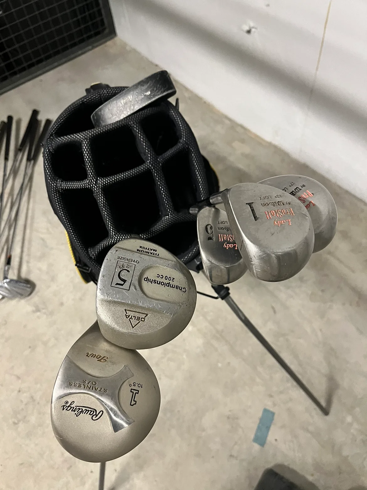 Wilson Golf Set with Nike Bag image indicator(3)