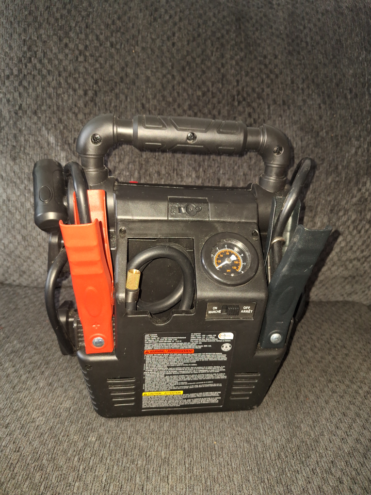 EverStart 700A Peak Jump Starter - photo 3