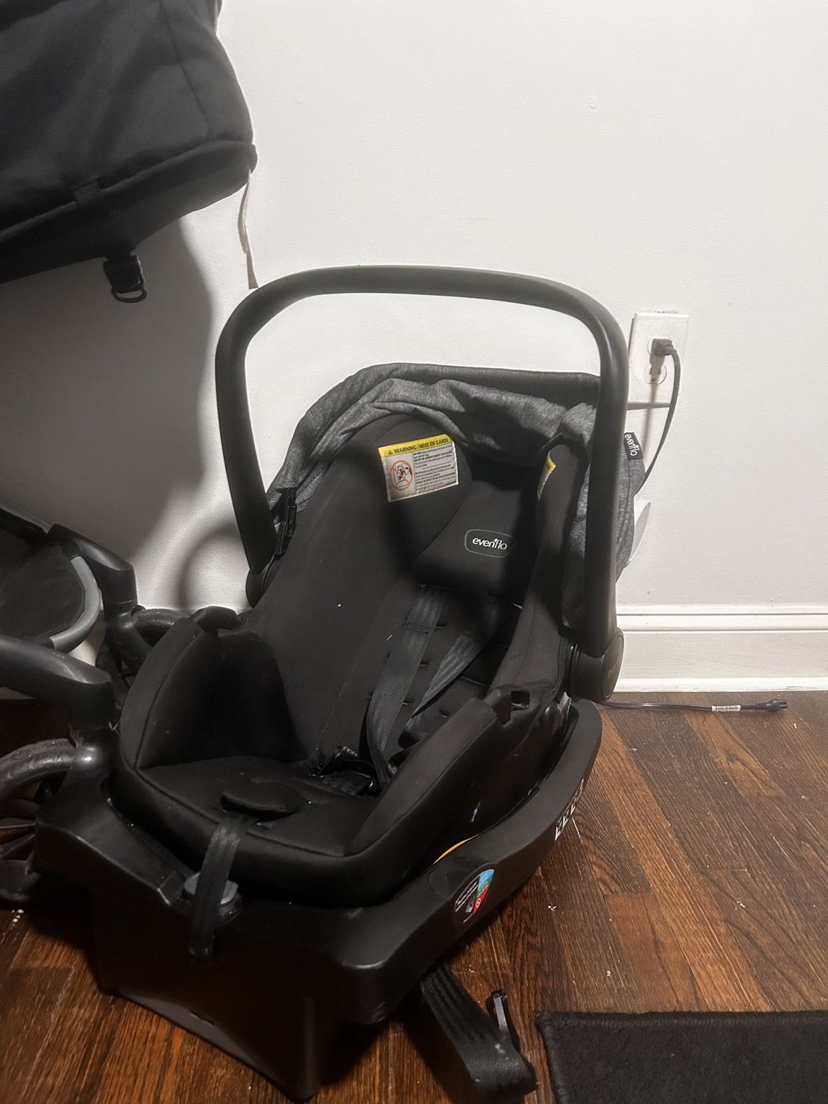 Evenflo Pivot Stroller - photo 2