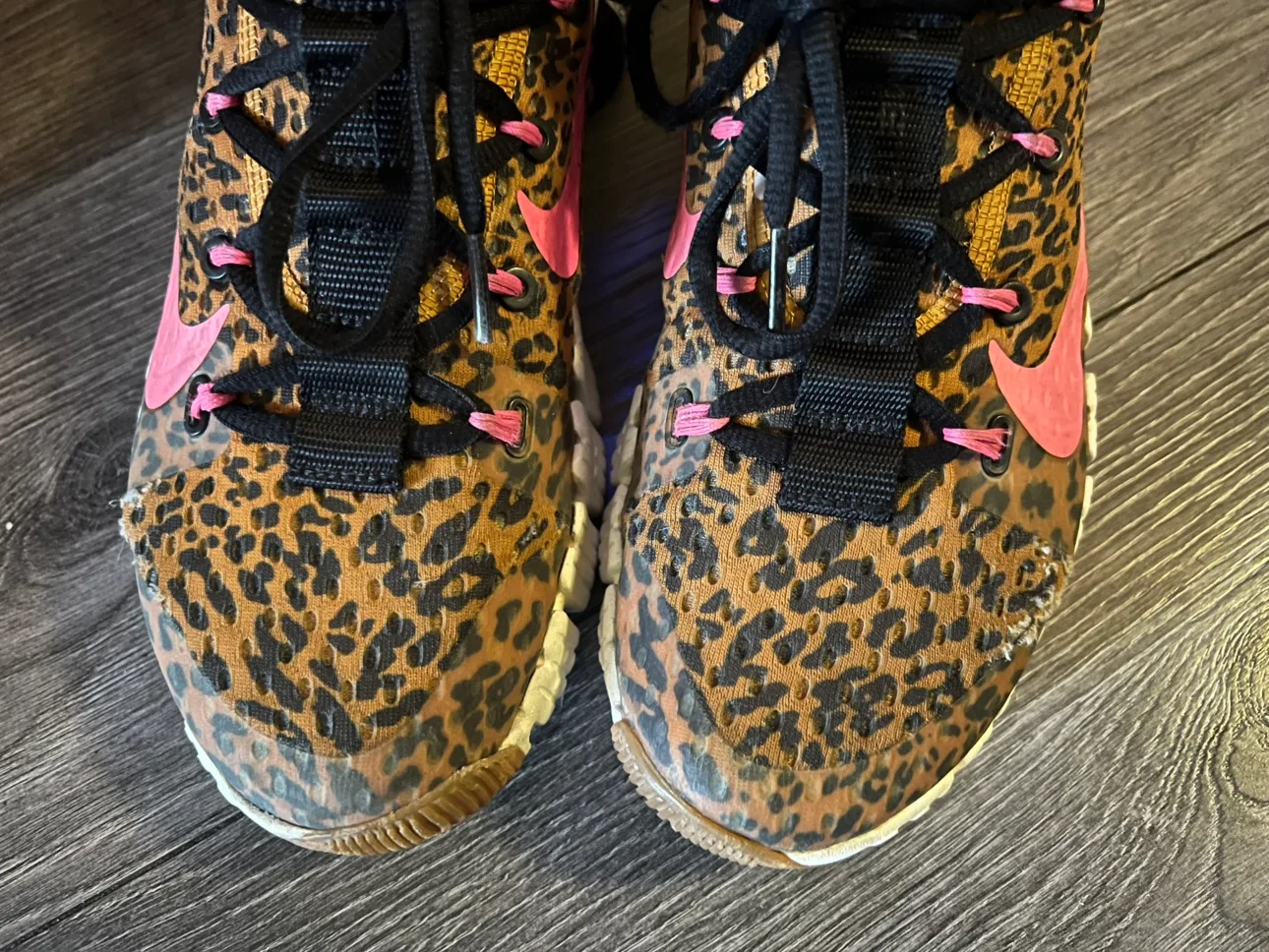 Nike Women's Metcon 5 Leopard Print Running Shoes image indicator(5)