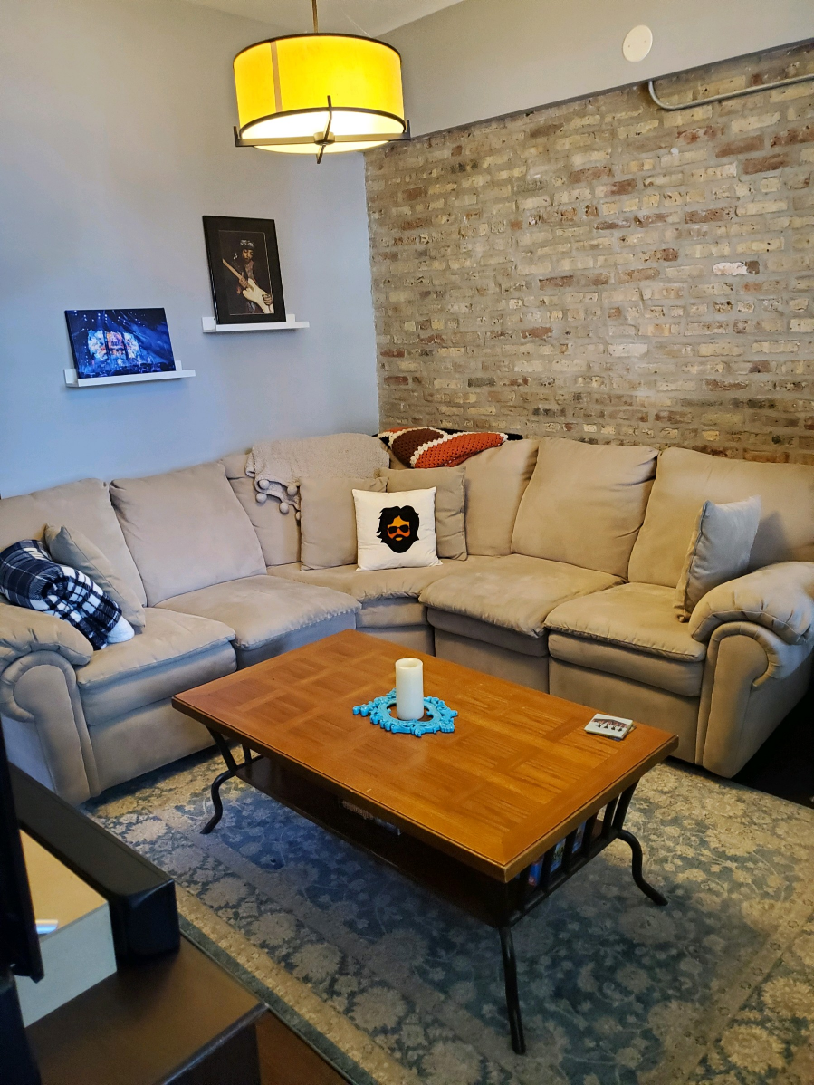 Reclining sectional couch- very comfortable!
