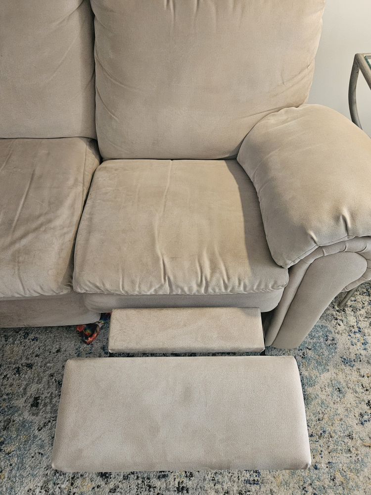 Reclining sectional couch- very comfortable! - photo 2